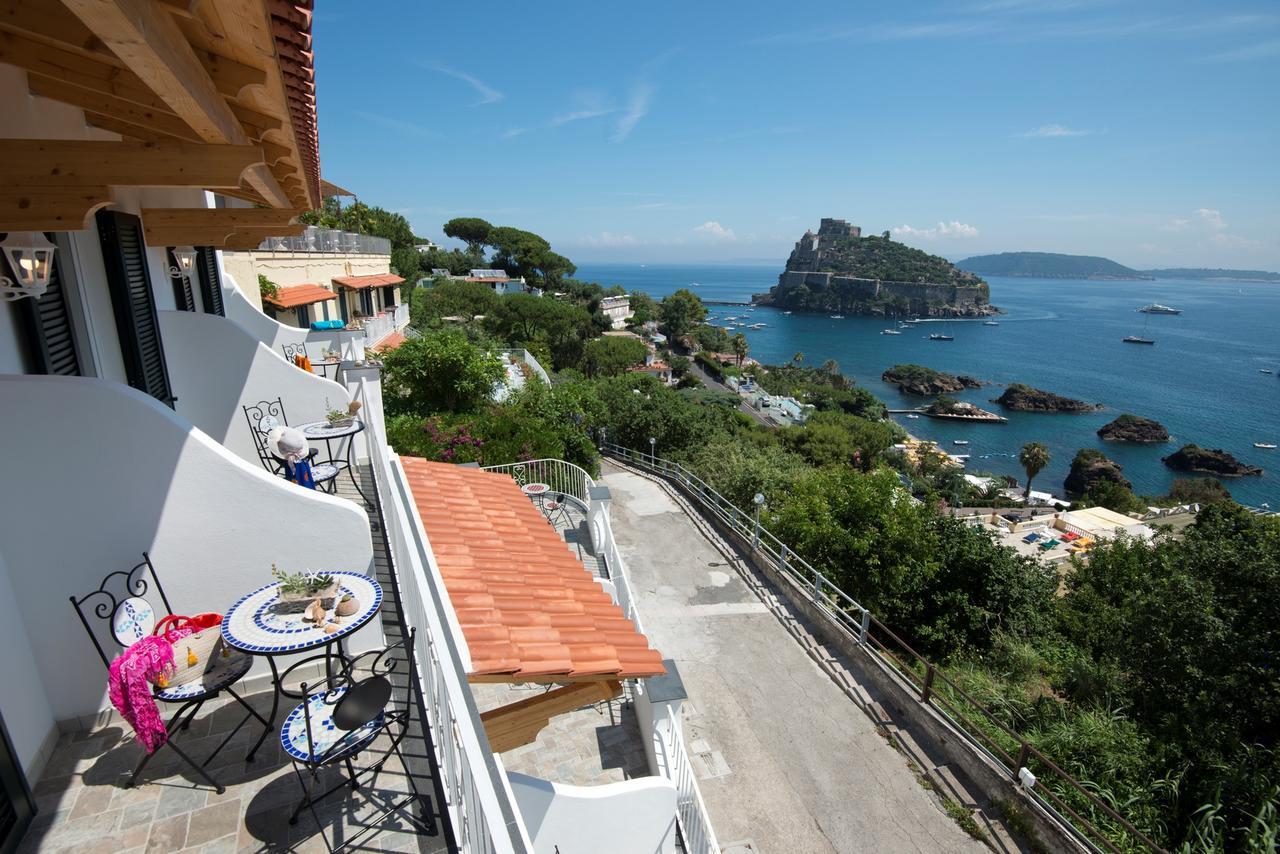 Giardino Delle Ninfe E La Fenice Ischia