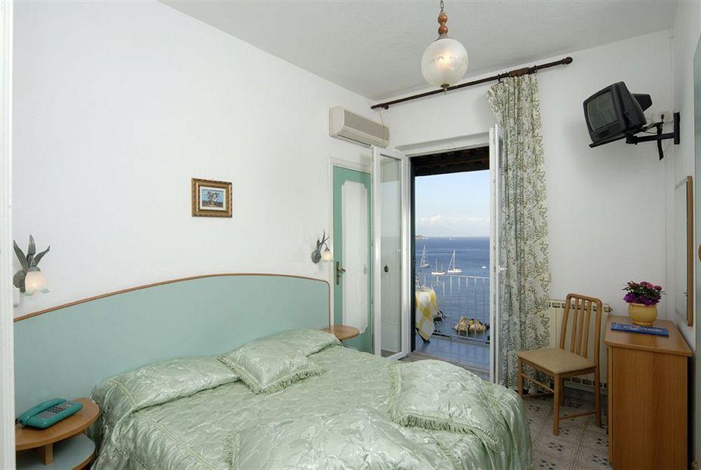 Giardino Delle Ninfe E La Fenice