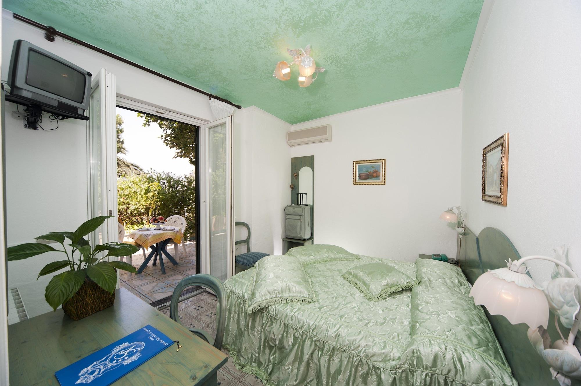 Giardino Delle Ninfe E La Fenice Ischia