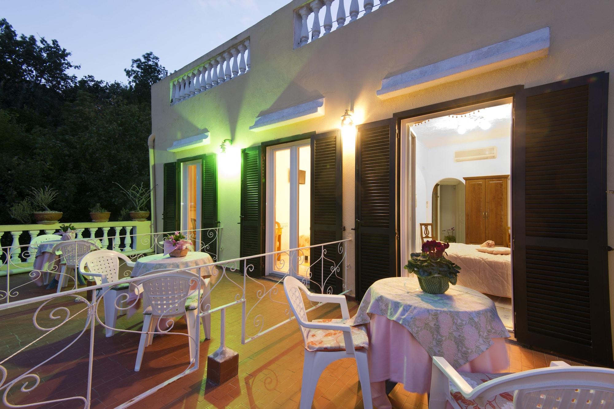 Giardino Delle Ninfe E La Fenice Ischia