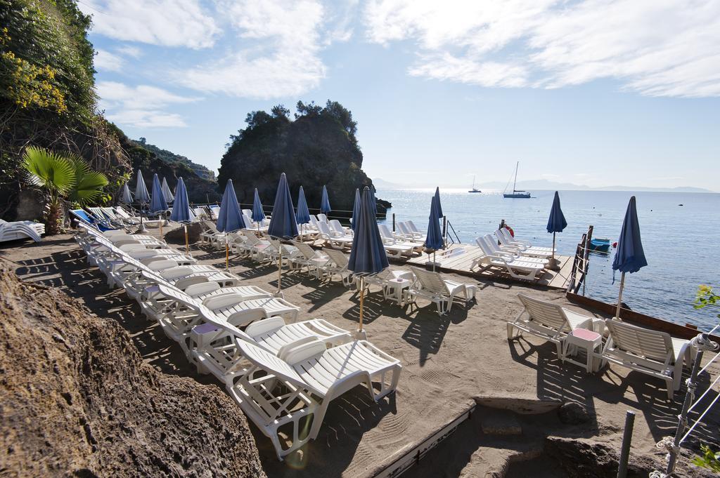 Giardino Delle Ninfe E La Fenice Ischia