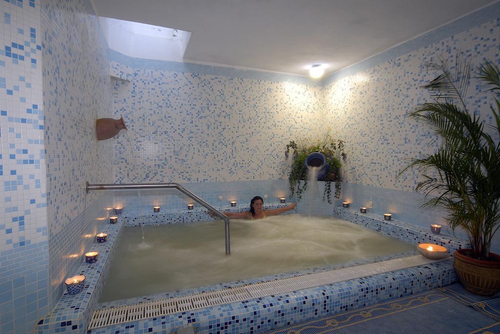 Giardino Delle Ninfe E La Fenice Ischia