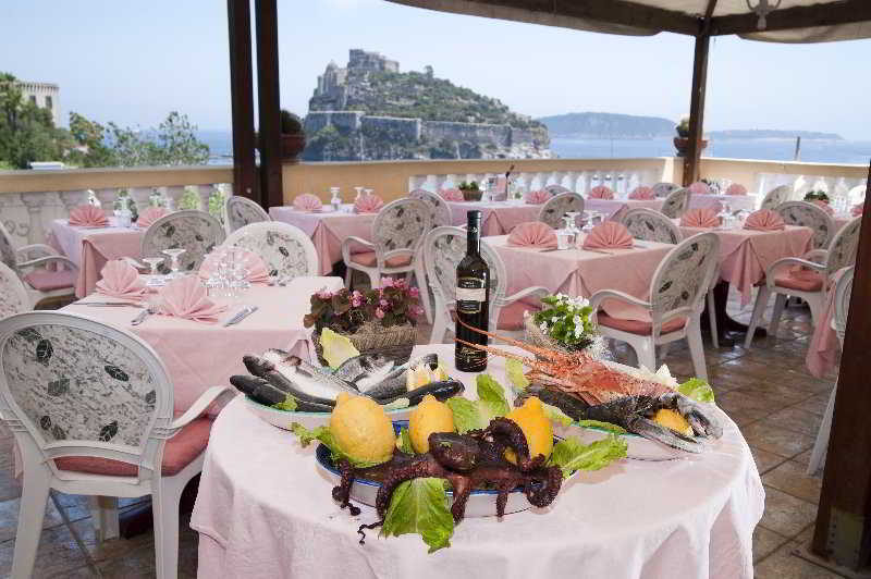 Giardino Delle Ninfe E La Fenice Ischia